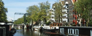 Zelf varen grachten Amsterdam boot huren Boaty Bootverhuur